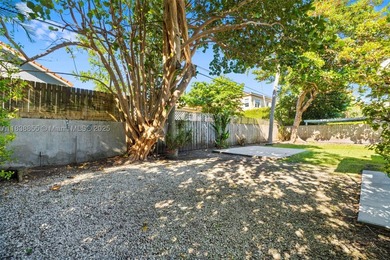 Experience the island lifestyle in this charming 3-bedroom - photo 37