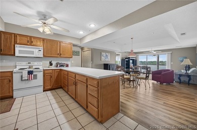 Life at Lake of the Ozarks is calling with this Gorgeous Condo - photo 2