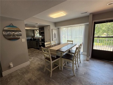 Beautifully remodeled top floor 3 bedroom 2 bathroom move-in - photo 8