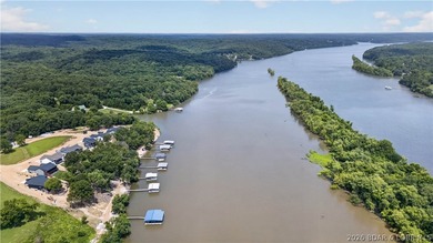 Enjoy waterfront living in this stunning 4-bedroom, 2.5-bath - photo 7