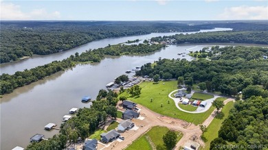 Enjoy waterfront living in this stunning 4-bedroom, 2.5-bath - photo 8