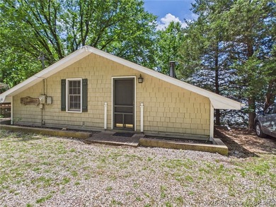Welcome to your perfect turnkey lake front getaway, this well - photo 1