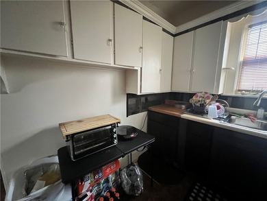 Turnkey investment opportunity! This fully occupied duplex at - photo 4