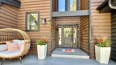Welcome to a spectacular lakefront estate with sweeping views - photo 17