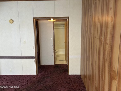 HERE'S A LOCATION YOU CAN SPREAD OUT AND ENJOY REAL COUNTRY