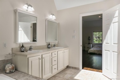 Welcome to this beautifully maintained 4-bedroom, 2.5-bath - photo 22