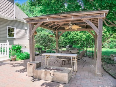 Welcome to this beautifully maintained 4-bedroom, 2.5-bath - photo 25