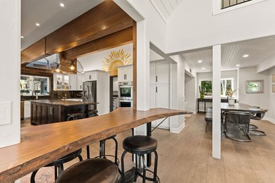 Welcome to a spectacular lakefront estate with sweeping views - photo 25