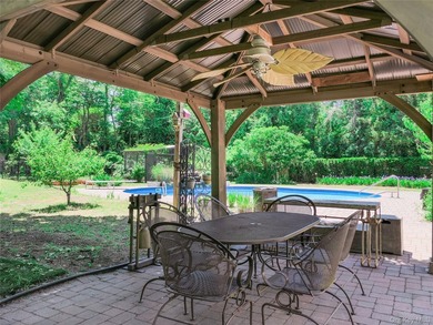 Welcome to this beautifully maintained 4-bedroom, 2.5-bath - photo 26
