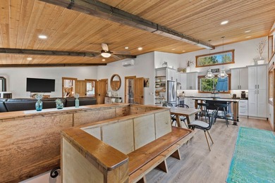 Welcome to a spectacular lakefront estate with sweeping views - photo 27