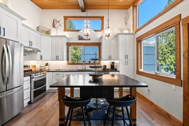 Welcome to a spectacular lakefront estate with sweeping views - photo 28