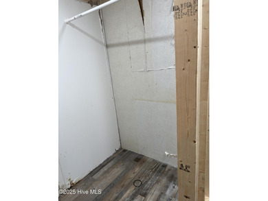 HERE'S A LOCATION YOU CAN SPREAD OUT AND ENJOY REAL COUNTRY