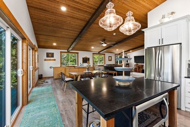 Welcome to a spectacular lakefront estate with sweeping views - photo 30
