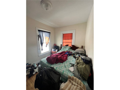 Excellent owner-occupant or investment opportunity! This duplex - photo 4