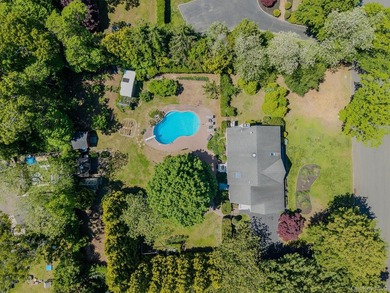 Welcome to this beautifully maintained 4-bedroom, 2.5-bath - photo 35