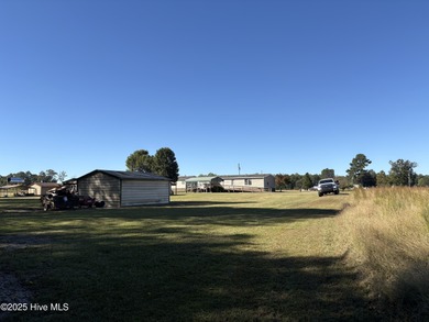 HERE'S A LOCATION YOU CAN SPREAD OUT AND ENJOY REAL COUNTRY