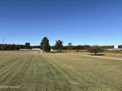 HERE'S A LOCATION YOU CAN SPREAD OUT AND ENJOY REAL COUNTRY