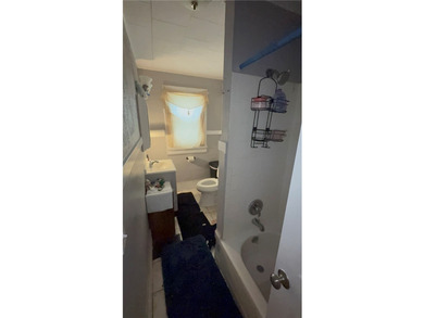Excellent owner-occupant or investment opportunity! This duplex - photo 3