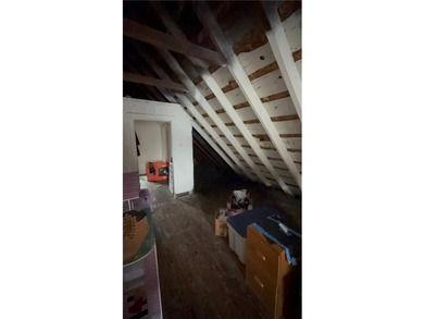 Excellent owner-occupant or investment opportunity! This duplex - photo 7