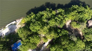 Enjoy over 200 feet of lakefront with deep water, expansive main - photo 4