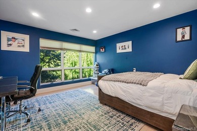 A circular driveway leads to this spectacular fully renovated - photo 26