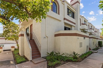 Welcome to this beautifully upgraded 3-bedroom, 2.5-bathroom - photo 6