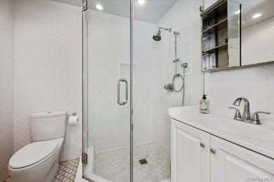 A circular driveway leads to this spectacular fully renovated - photo 29