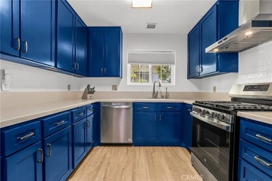 Welcome to this beautifully upgraded 3-bedroom, 2.5-bathroom - photo 9