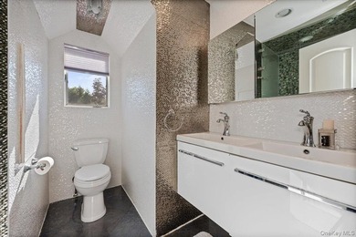 A circular driveway leads to this spectacular fully renovated - photo 32