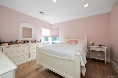 A circular driveway leads to this spectacular fully renovated - photo 33