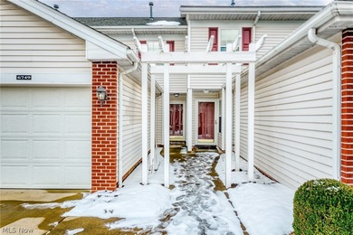 (private lake, pond, creek) Townhome/Townhouse Sale Pending in Middleburg Heights Ohio