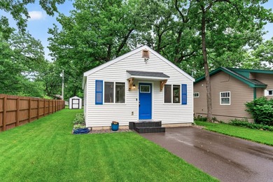 Welcome to this beautifully remodeled 1-bedroom, 1-bath home - photo 1