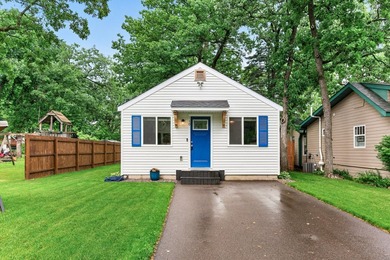 Welcome to this beautifully remodeled 1-bedroom, 1-bath home - photo 3
