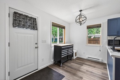 Welcome to this beautifully remodeled 1-bedroom, 1-bath home - photo 4
