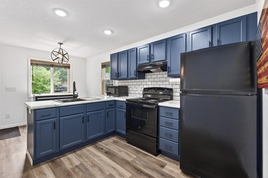 Welcome to this beautifully remodeled 1-bedroom, 1-bath home - photo 8