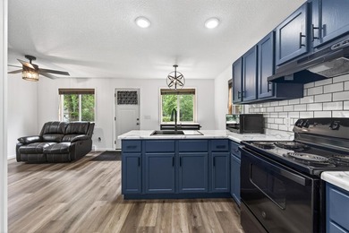 Welcome to this beautifully remodeled 1-bedroom, 1-bath home - photo 9