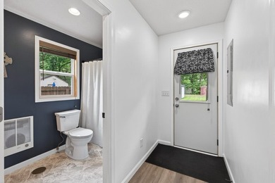 Welcome to this beautifully remodeled 1-bedroom, 1-bath home - photo 10