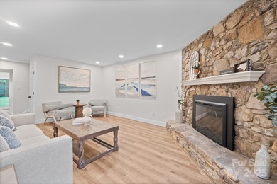 Lake Hickory Townhome/Townhouse For Sale in Hickory North Carolina