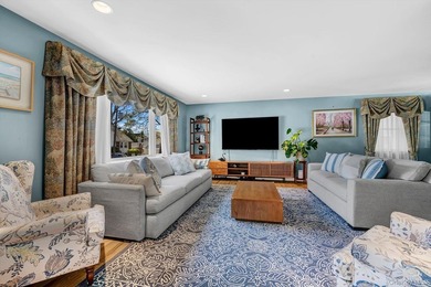 Welcome to this timeless elegance and exquisite Colonial in one - photo 2