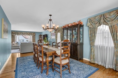 Welcome to this timeless elegance and exquisite Colonial in one - photo 4