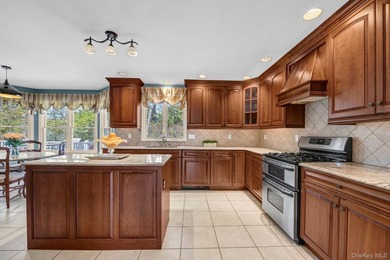 Welcome to this timeless elegance and exquisite Colonial in one - photo 7