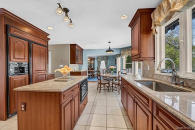 Welcome to this timeless elegance and exquisite Colonial in one - photo 8