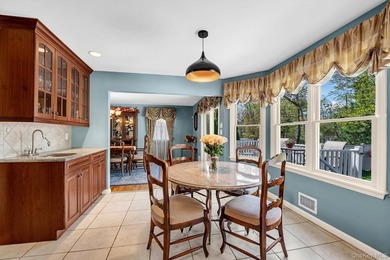 Welcome to this timeless elegance and exquisite Colonial in one - photo 9
