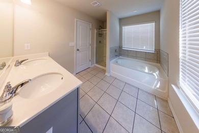 Welcome to this stunning 3 years old, end of unit 3 bedroom - photo 12