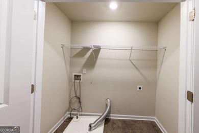 Welcome to this stunning 3 years old, end of unit 3 bedroom - photo 19