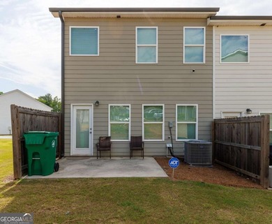 Welcome to this stunning 3 years old, end of unit 3 bedroom - photo 21