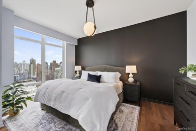 From Central Park to the East River bridges, you will be - photo 1