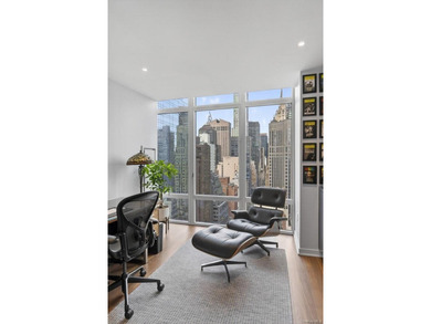 From Central Park to the East River bridges, you will be - photo 7