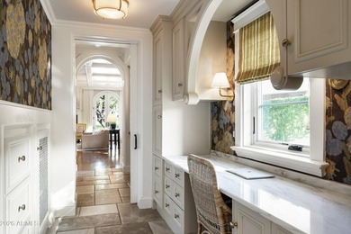 Ideally positioned in Windgate Pass overlooking the fully