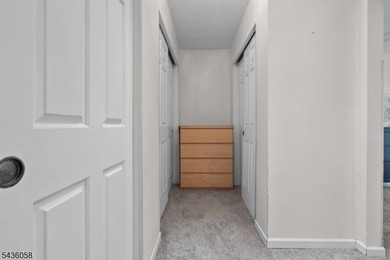 Welcome to this beautifully maintained, sun-drenched colonial - photo 20